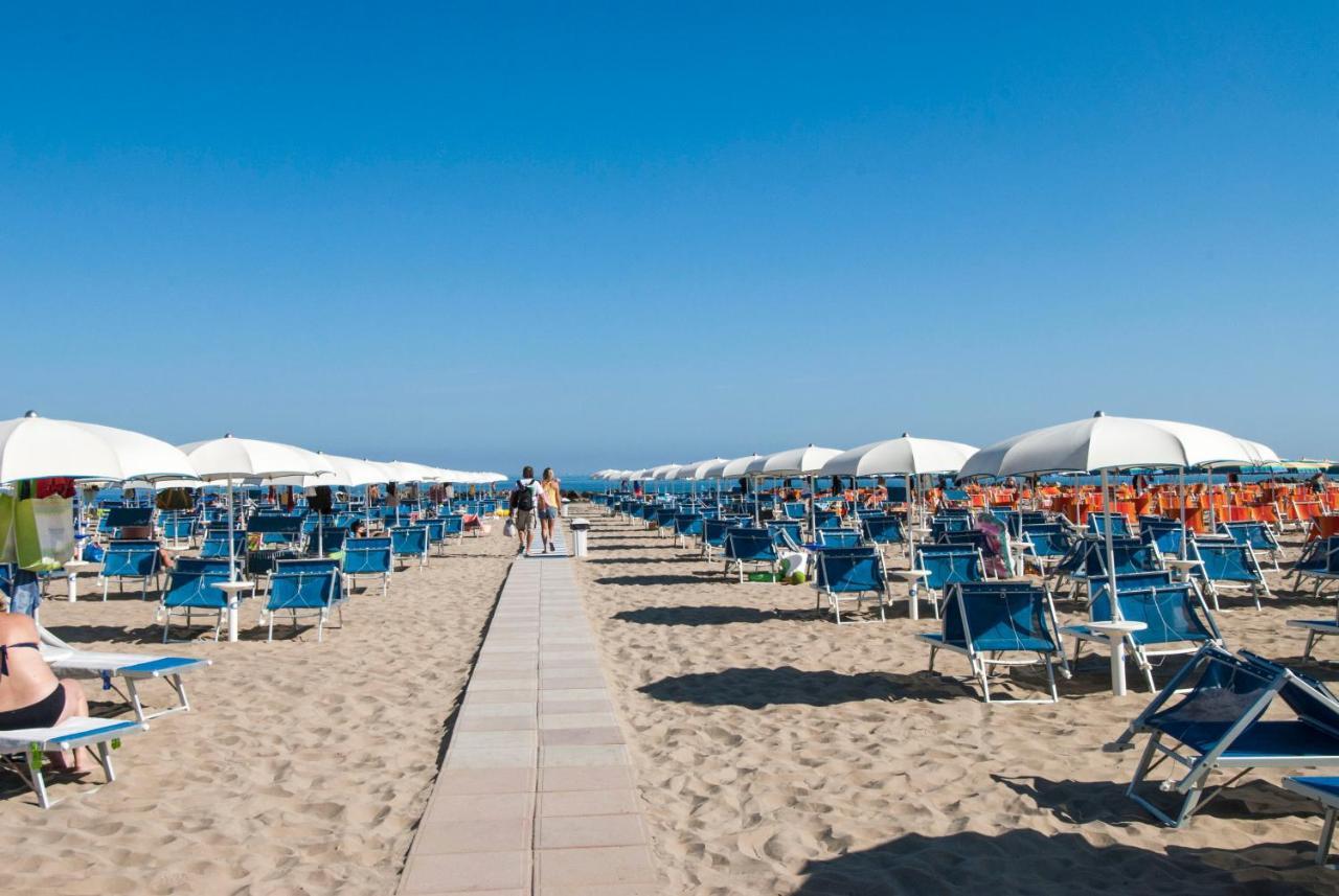 Hotel Prestige Cattolica Exterior foto