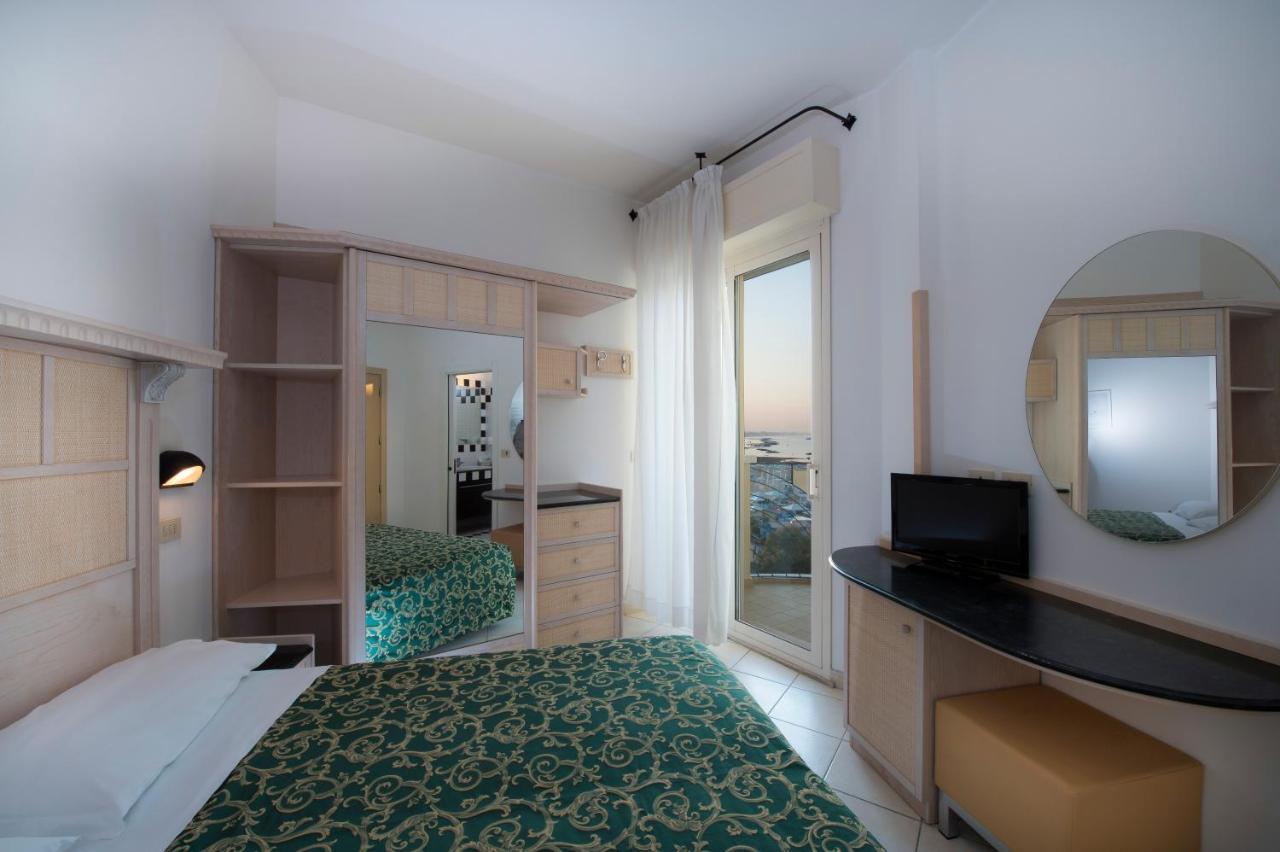 Hotel Prestige Cattolica Exterior foto