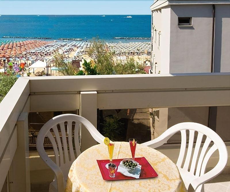 Hotel Prestige Cattolica Exterior foto