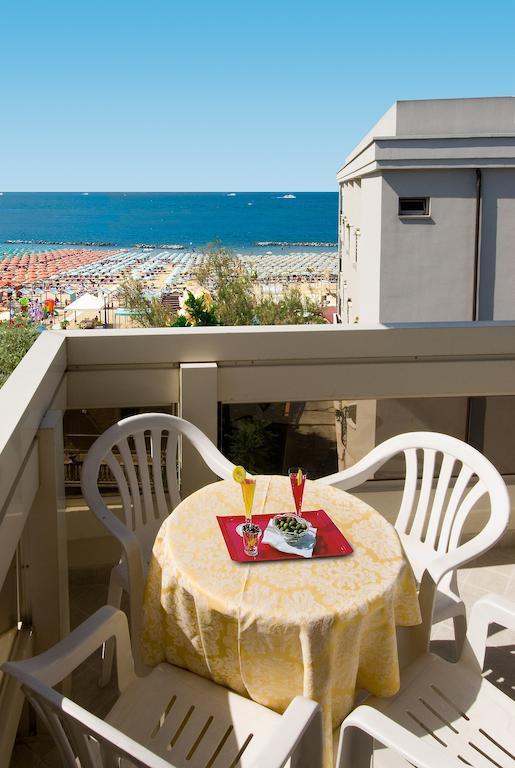 Hotel Prestige Cattolica Quarto foto