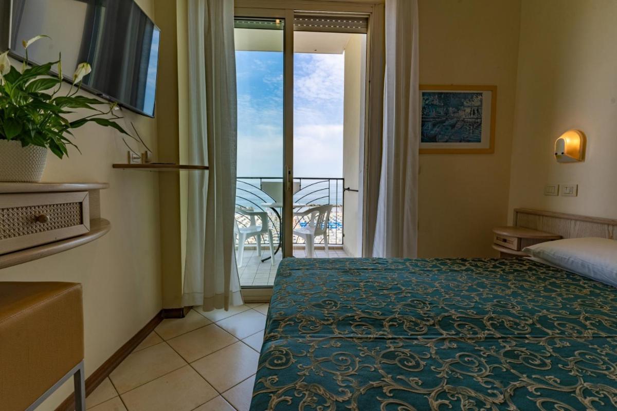 Hotel Prestige Cattolica Exterior foto
