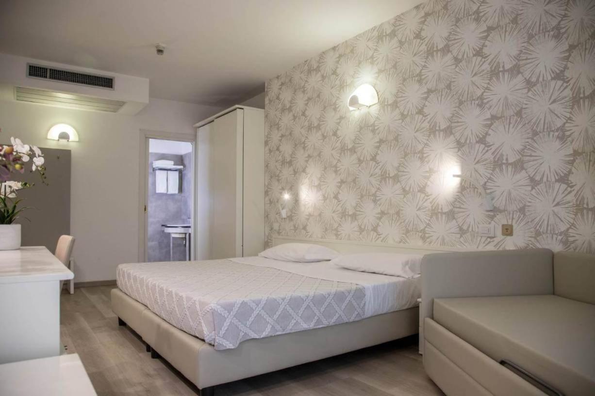 Hotel Prestige Cattolica Exterior foto