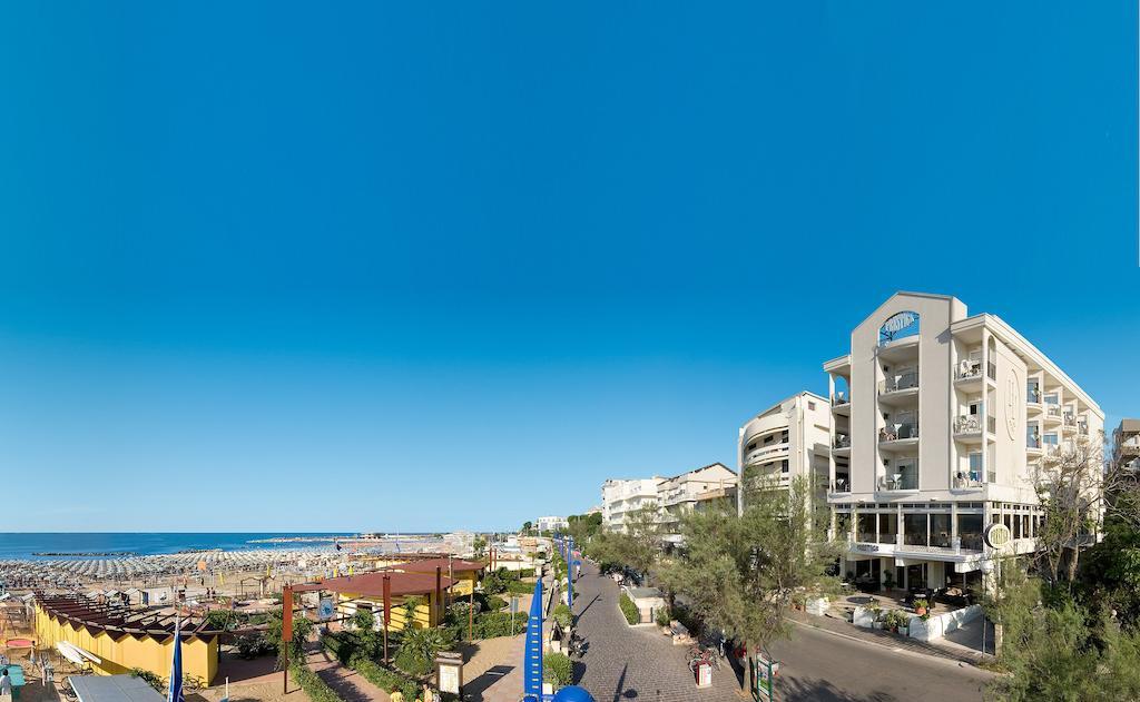 Hotel Prestige Cattolica Exterior foto