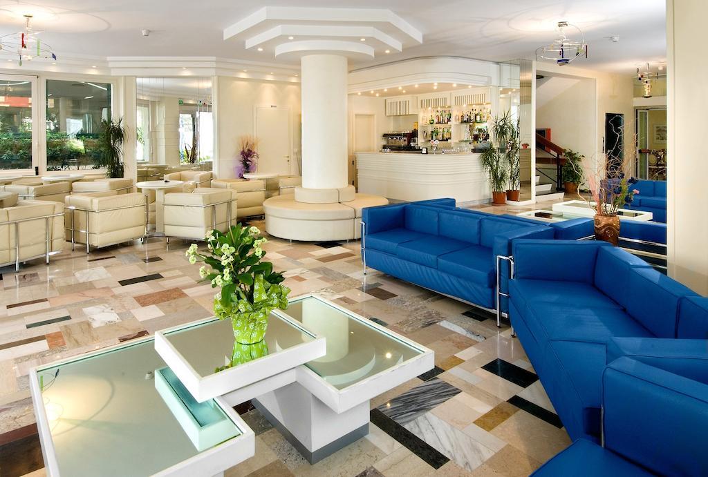 Hotel Prestige Cattolica Exterior foto