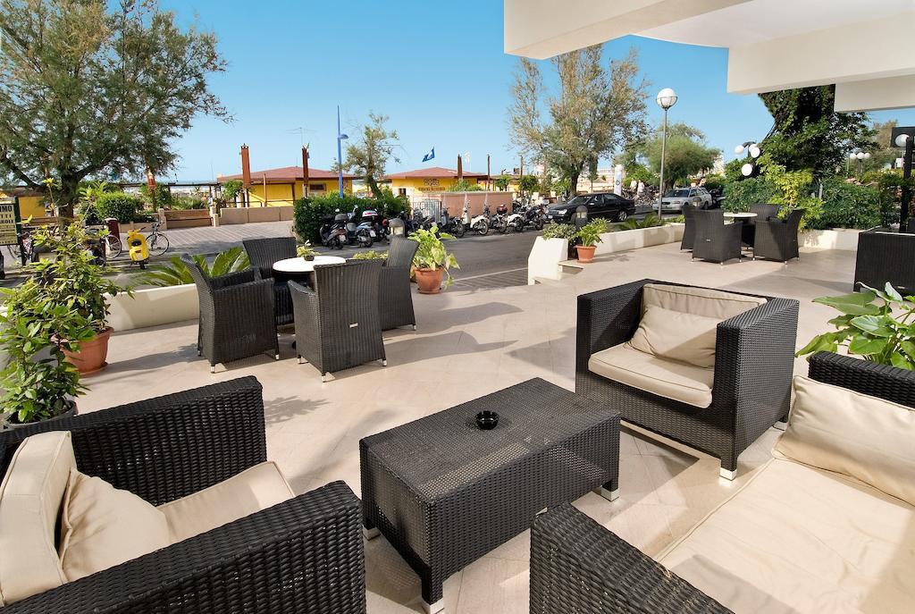 Hotel Prestige Cattolica Exterior foto