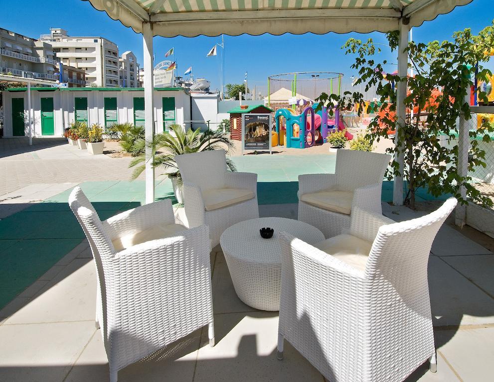 Hotel Prestige Cattolica Exterior foto