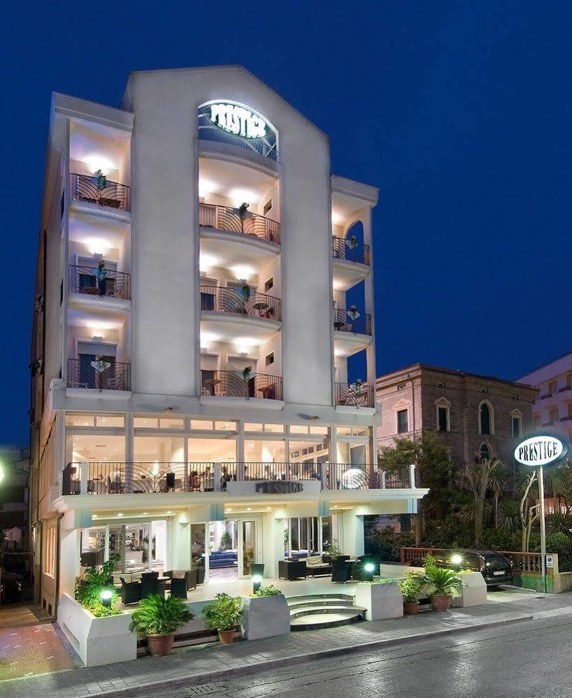 Hotel Prestige Cattolica Exterior foto
